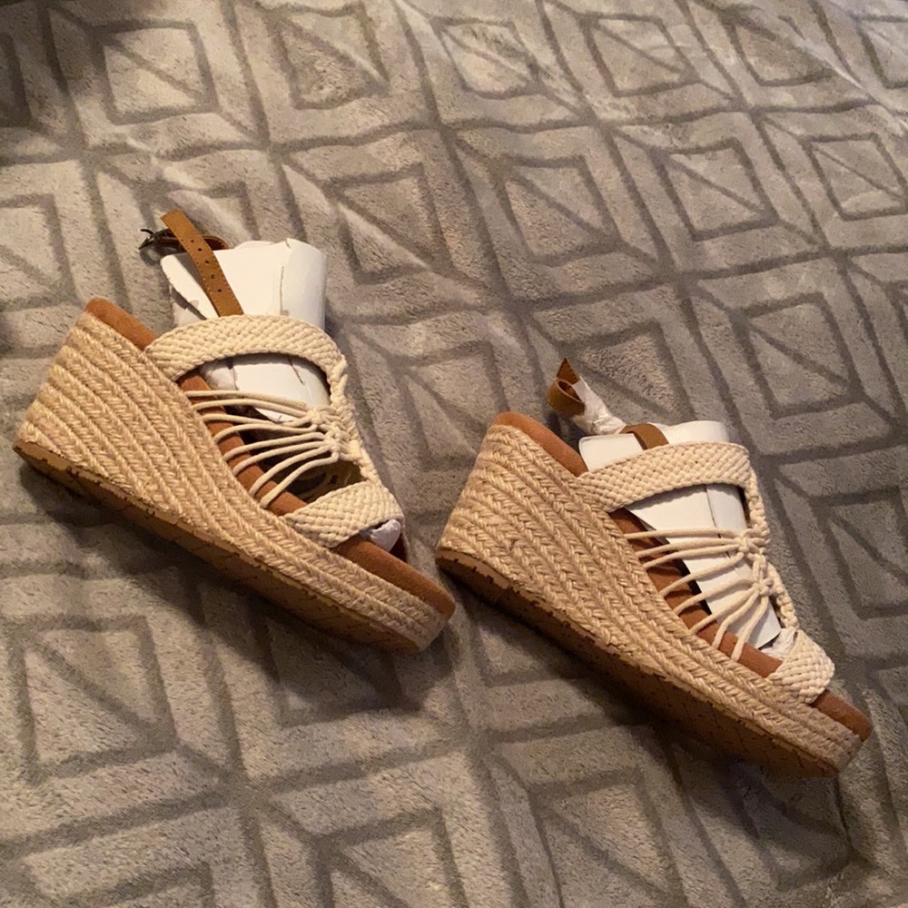 Women’s wedge sandals